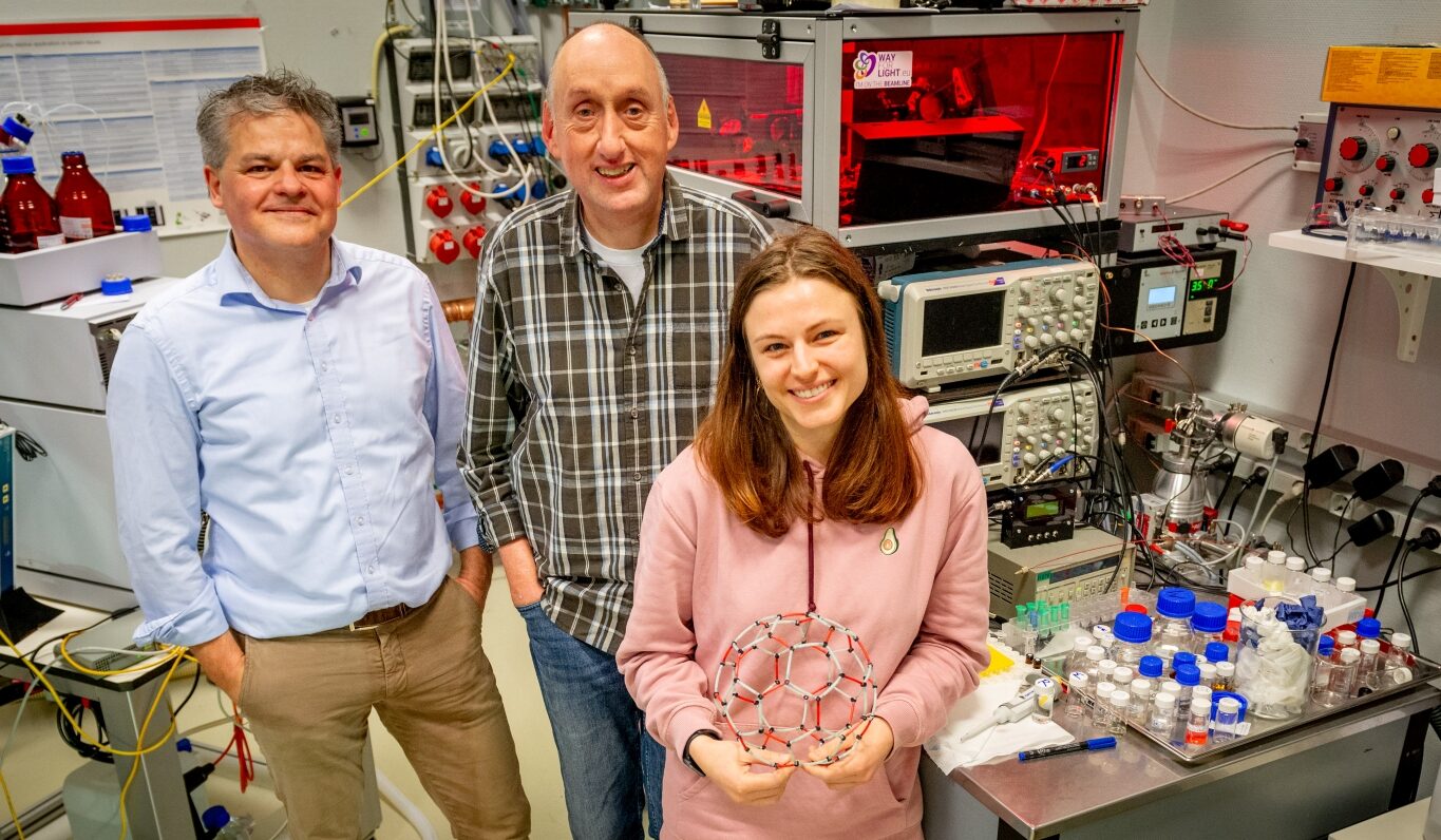 Picture of HFML-FELIX researchers Oomens, Berden en Finazzi