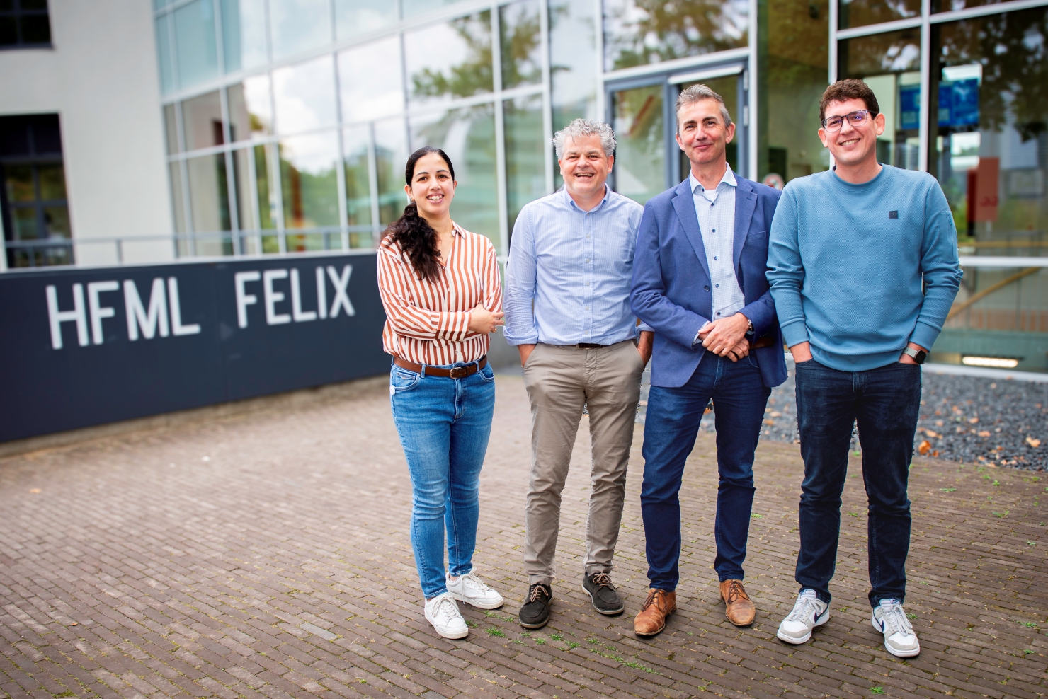 Group picture in front of the HFML-FELIX building to celebrate Radboudumc becoming partner